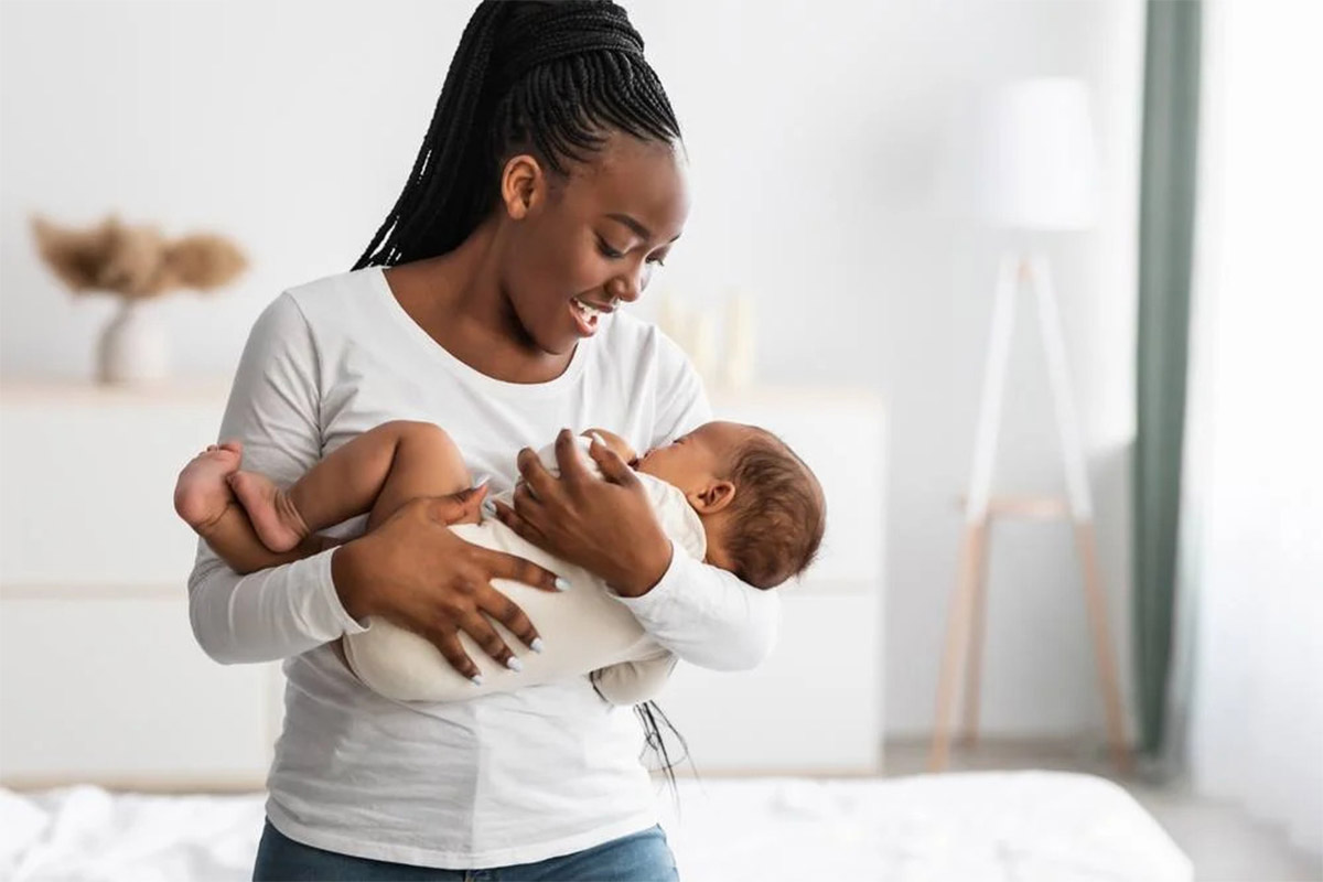در چه حالتی شیردهی برای مادر و نوزاد راحت تر است؟