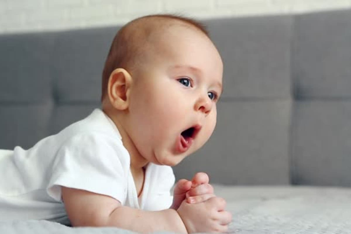 به چه علت نوزادان سرفه می‌کنند؟