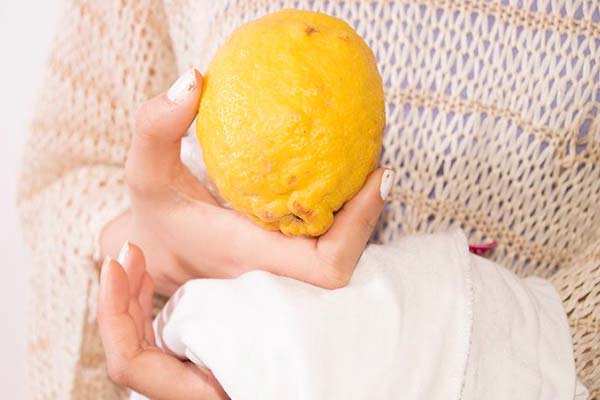 آب لیمو برای شستن لباس نوزاد