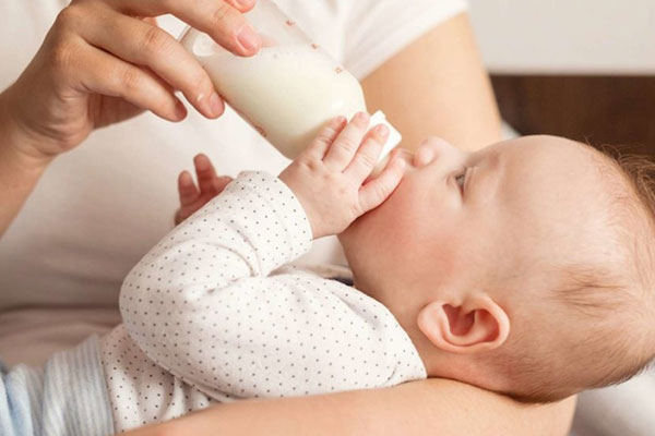 استفاده از شیر مادر برای افراد دیگر مشکلی ندارد؟