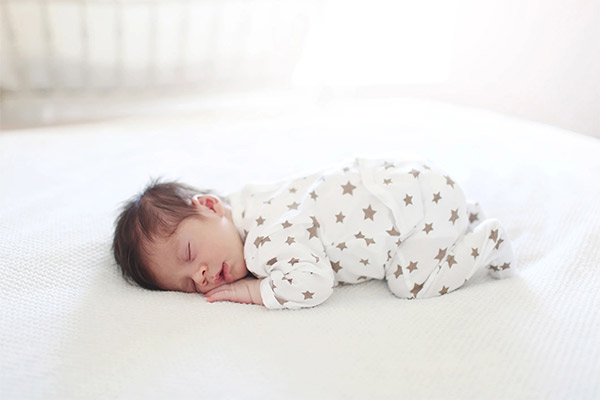 راهکار های کمک به نوزاد برای به خواب رفتن