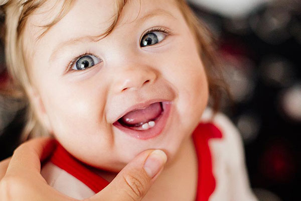 عوارض تاخیر در دندان در آوردن برای نوزاد