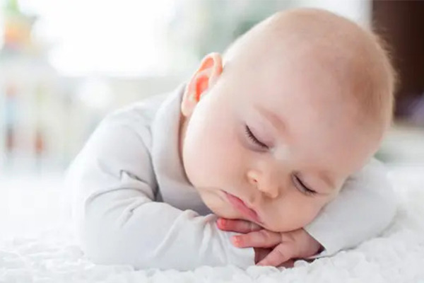 منظم نبودن خواب نوزاد