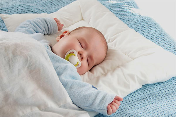 چرا استفاده از بالشت مناسب نوزاد اهمیت دارد؟