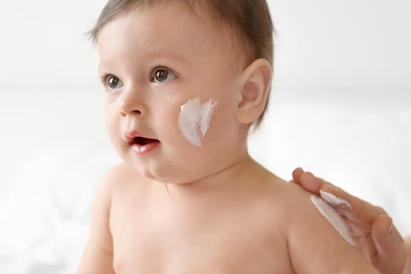 چگونه مشکلات پوستی کودکان را درمان کنیم