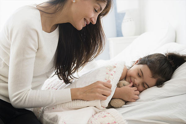 چگونه کودک را به تنها خوابیدن عادت دهیم؟ 